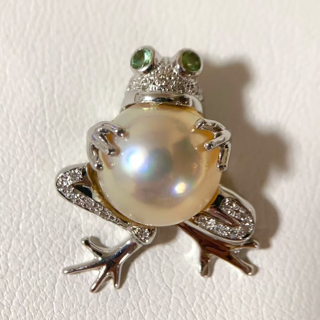 Mabe pear pendant