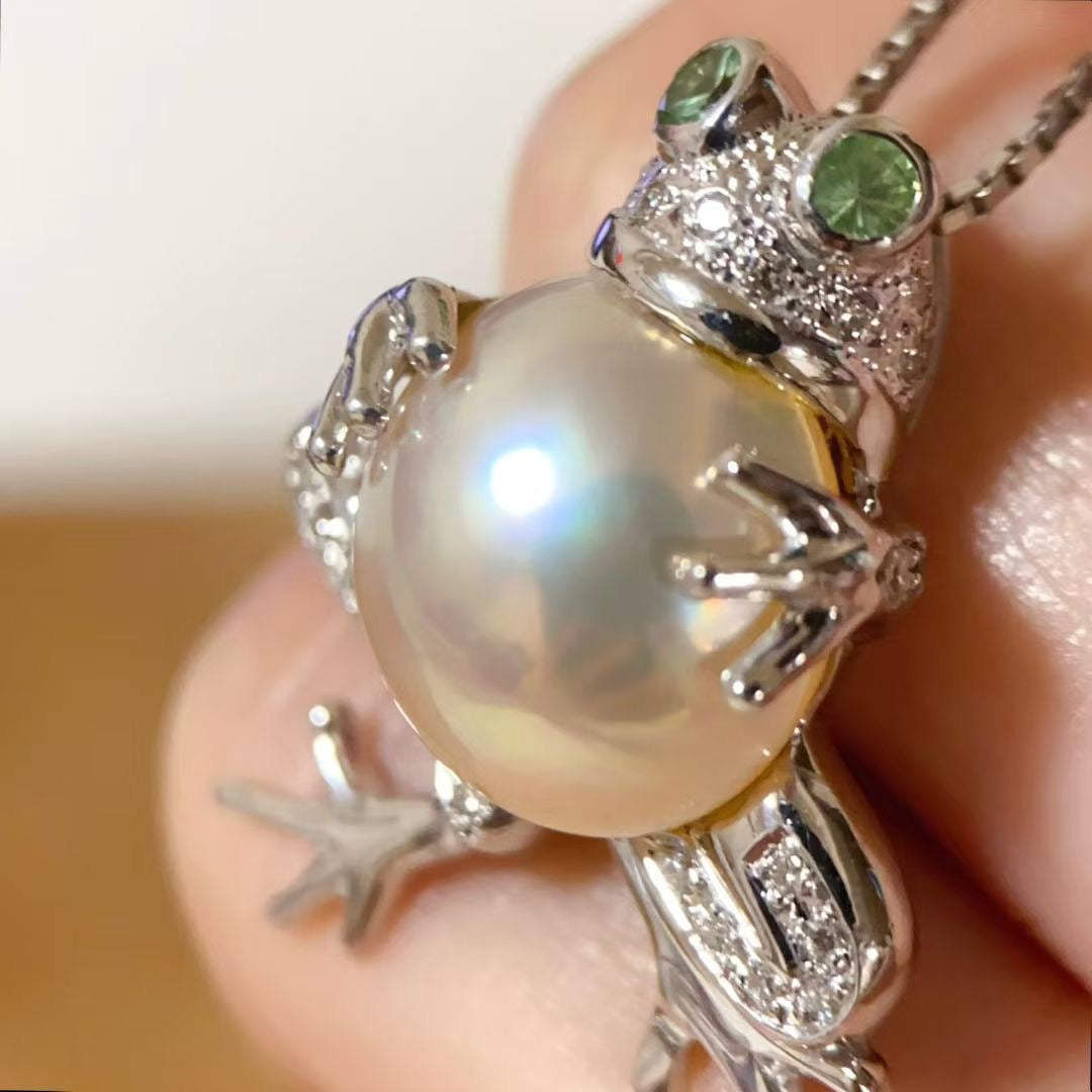 Mabe pear pendant