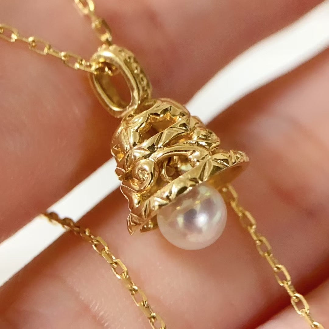 Pearl necklace