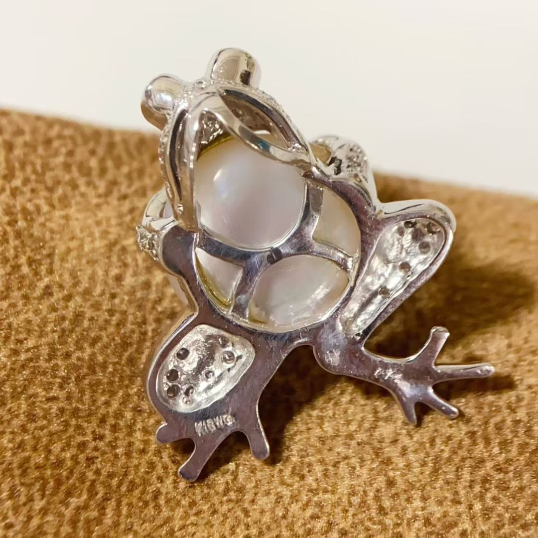 Mabe pear pendant