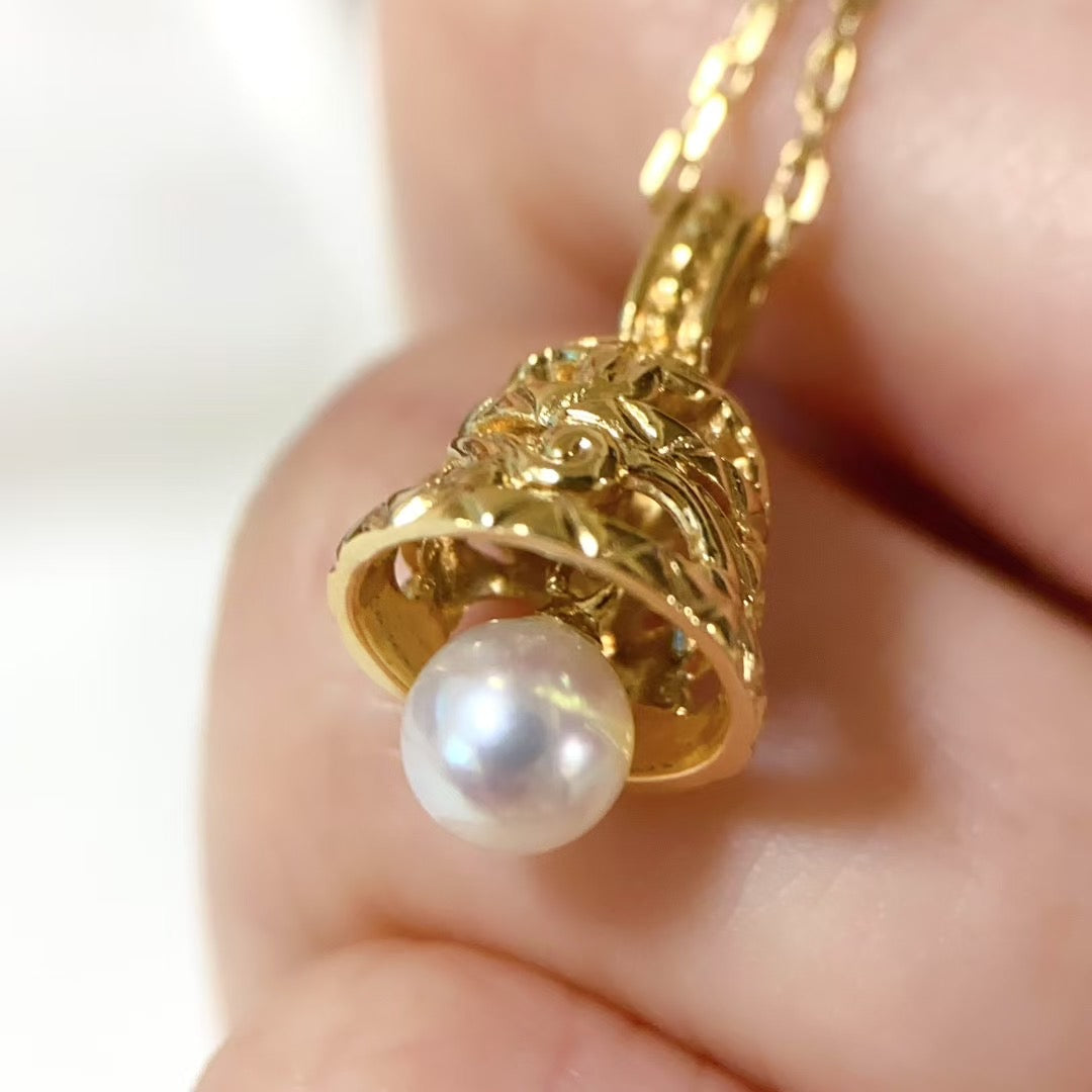 Pearl necklace