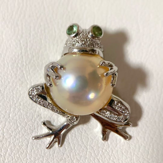 Mabe pear pendant