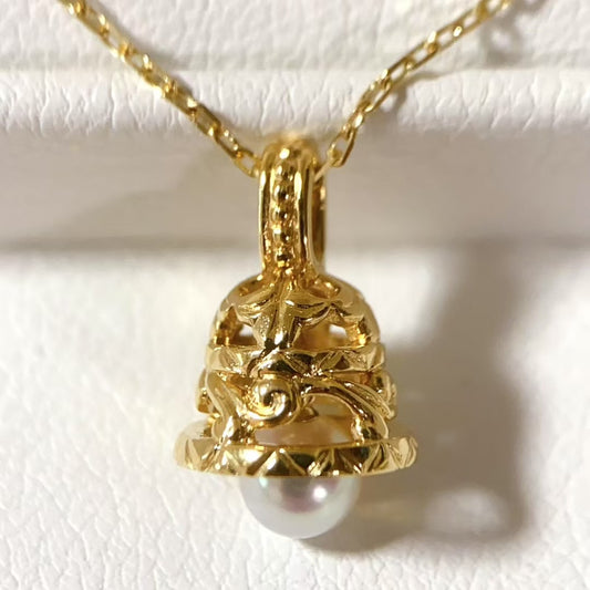 Pearl necklace